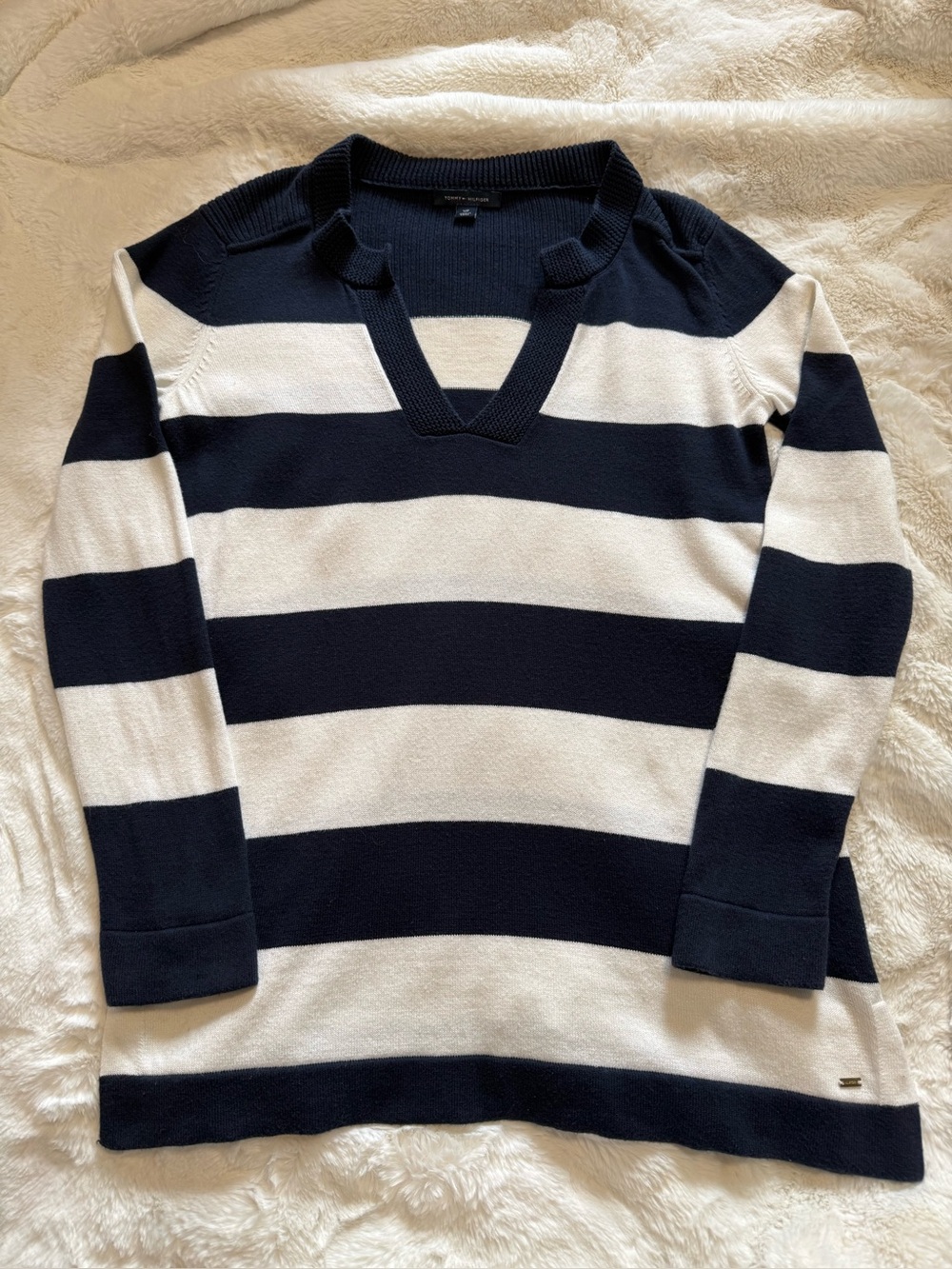 Tommy Hilfiger Women’s Navy and White Striped V‑Neck Sweater